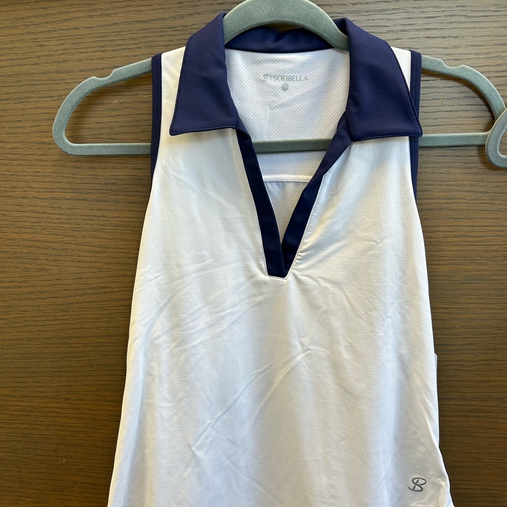 Sofibella White and Navy Sleeveless Top